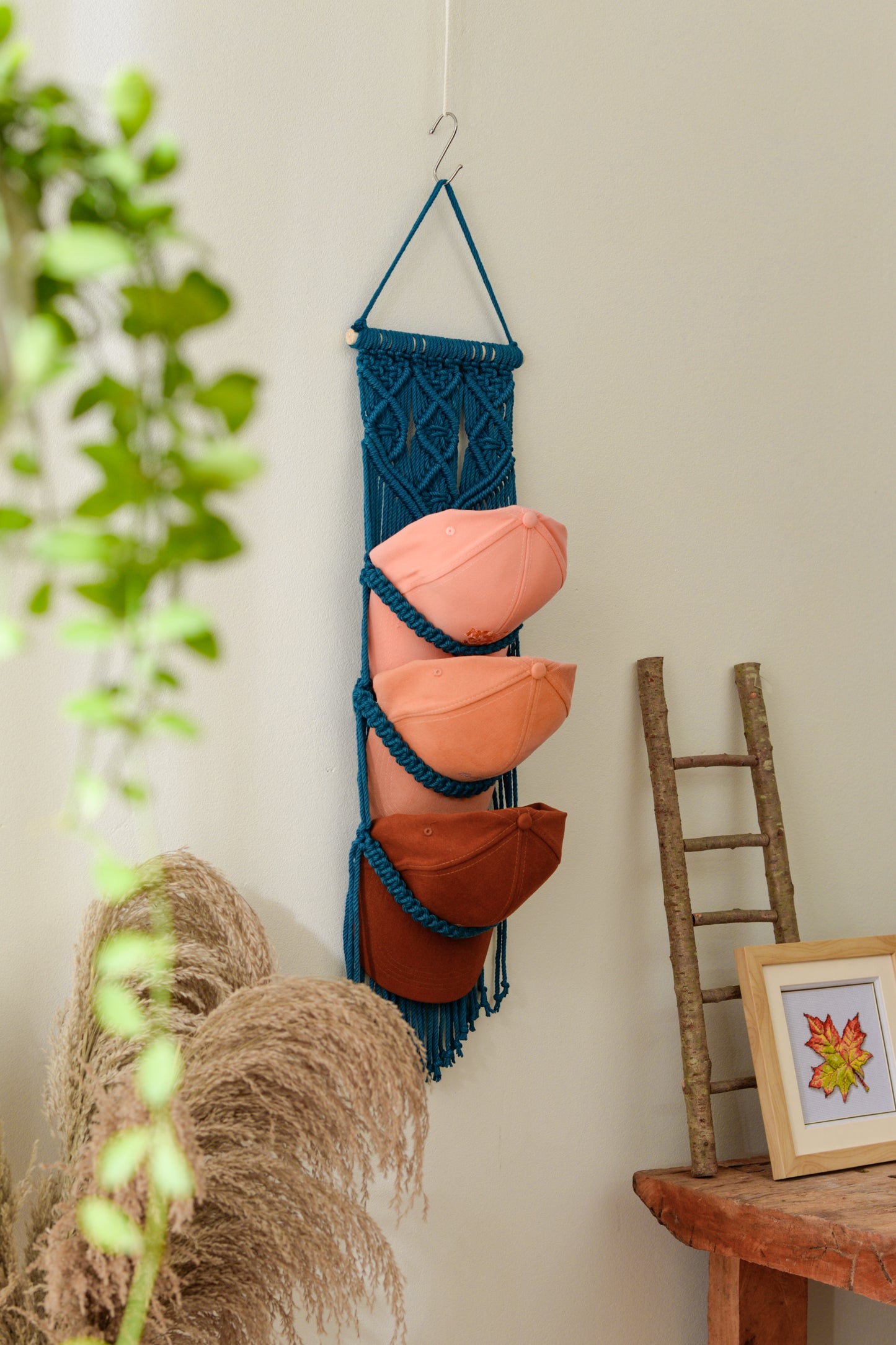 Macrame Cap Storage 01