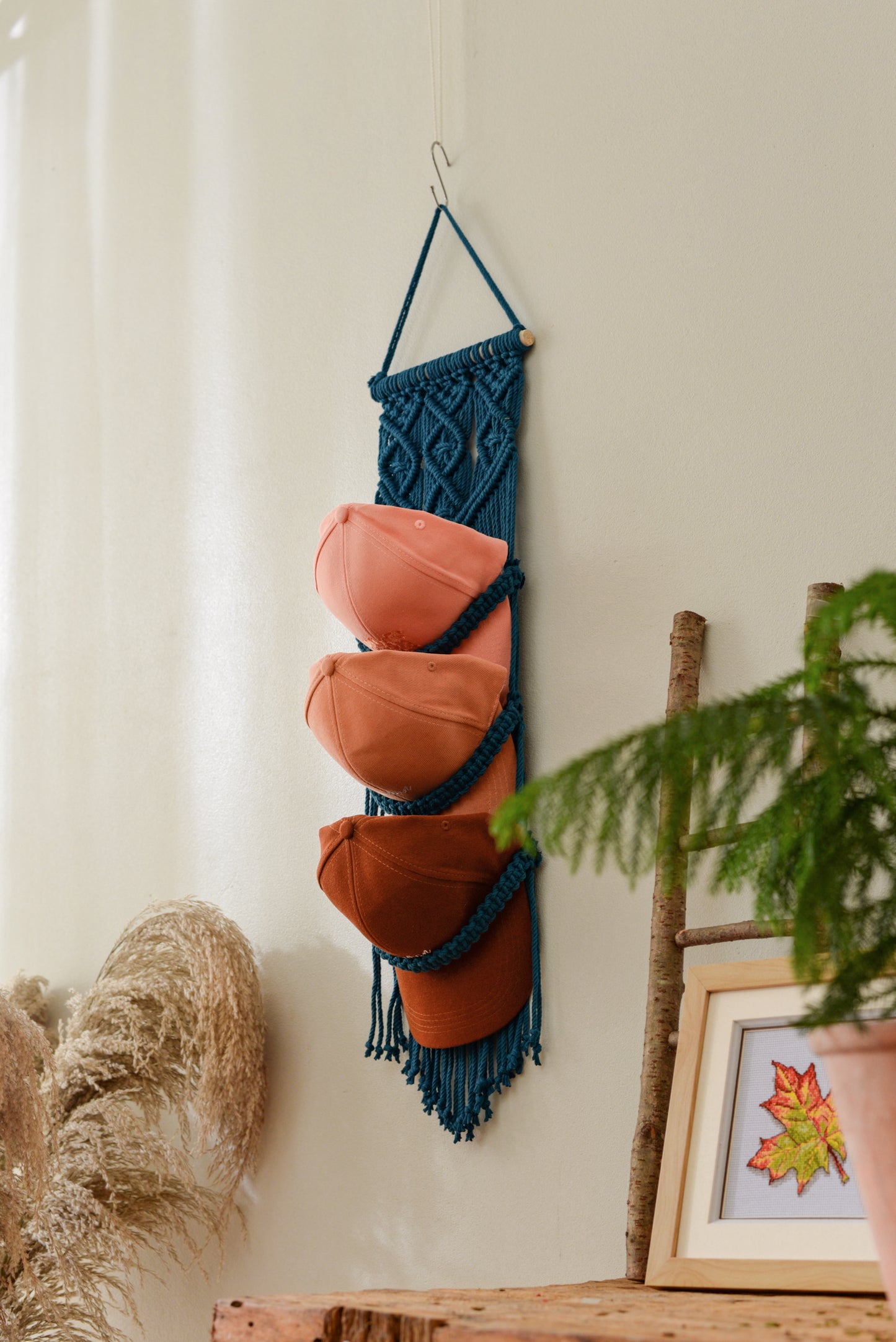 Macrame Cap Storage 01