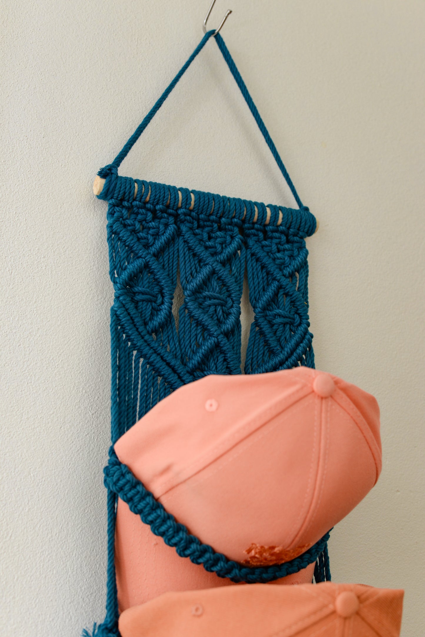 Macrame Cap Storage 01